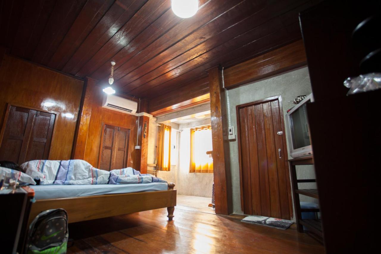 Solarcell Walking Street Homestay - โซล่าเซลล์ถนนคนเดินโฮมสเตย์ Ban Nong Nam Khan المظهر الخارجي الصورة
