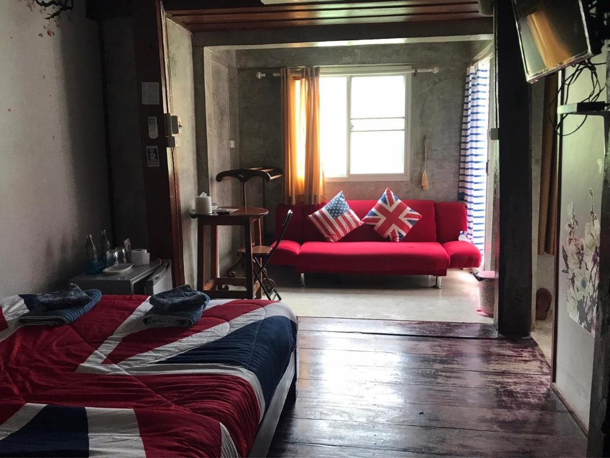 Solarcell Walking Street Homestay - โซล่าเซลล์ถนนคนเดินโฮมสเตย์ Ban Nong Nam Khan المظهر الخارجي الصورة