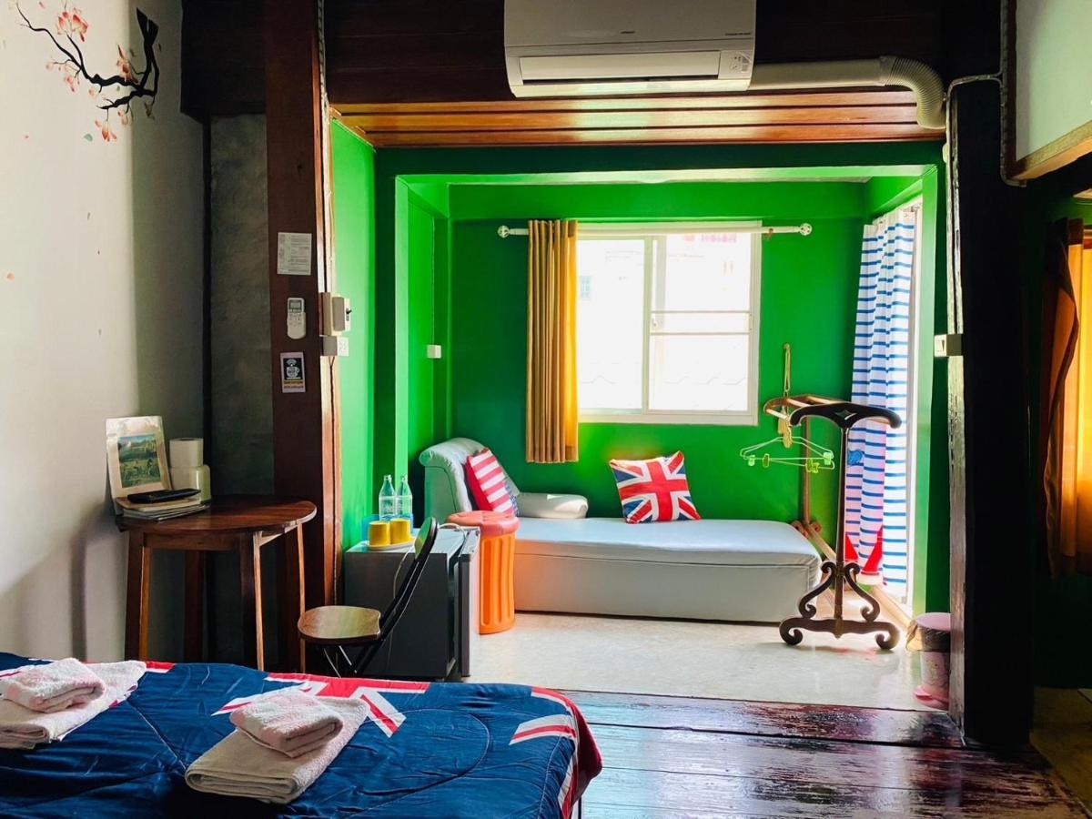 Solarcell Walking Street Homestay - โซล่าเซลล์ถนนคนเดินโฮมสเตย์ Ban Nong Nam Khan المظهر الخارجي الصورة